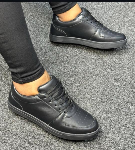 Sleek plain sneakers