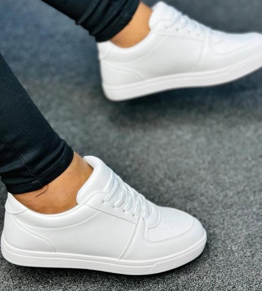 Sleek plain sneakers